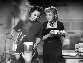 Hertha Feiler und Fita Benkhoff in dem 1938 gedrehten Film "Lauter Lügen", Regie: Heinz Rühmann - Foto: Murnau-Stiftung