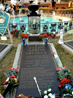 Elvis' Grab in Graceland - Foto: Maha/Wikipedia-User